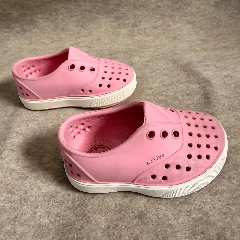 Native Jefferson water shoes girls 4 pink perforated slip on lightweight casual